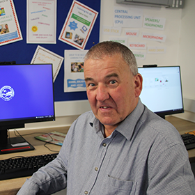 Robert280x280 man in front of computer screen